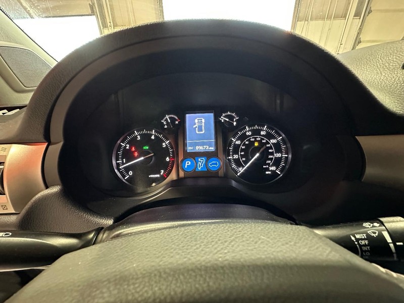 Lexus GX 460 Vehicle Full-screen Gallery Image 30