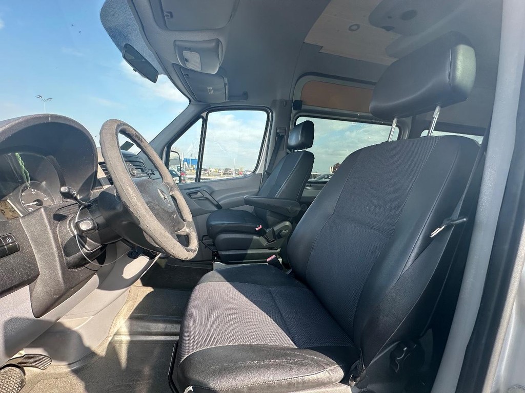 Mercedes-Benz Sprinter Passenger Vans Vehicle Full-screen Gallery Image 7