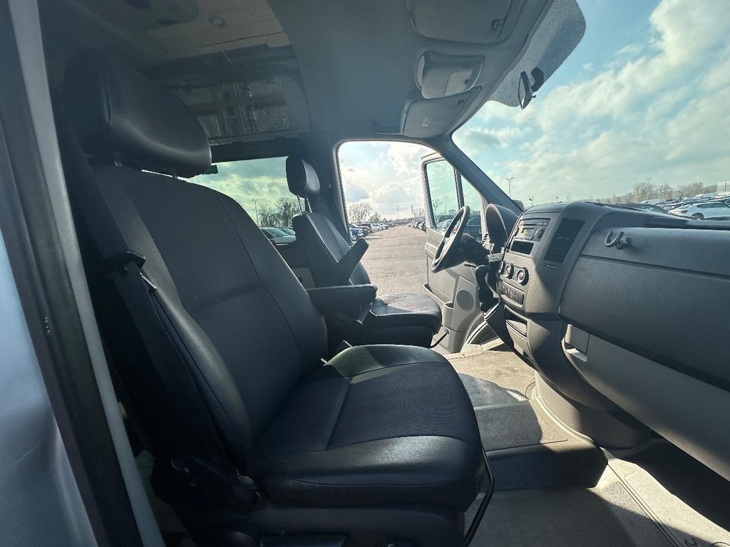 Mercedes-Benz Sprinter Passenger Vans Vehicle Full-screen Gallery Image 13
