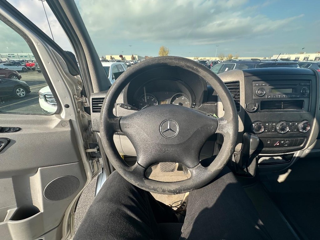 Mercedes-Benz Sprinter Passenger Vans Vehicle Full-screen Gallery Image 17