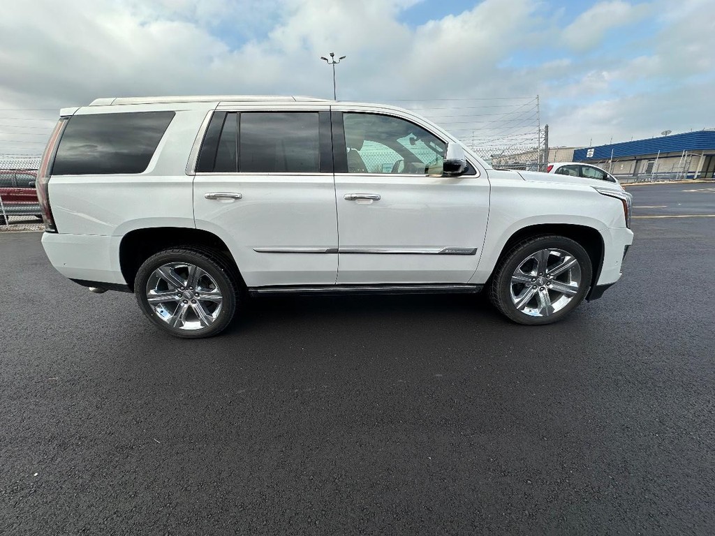 Cadillac Escalade Vehicle Full-screen Gallery Image 02