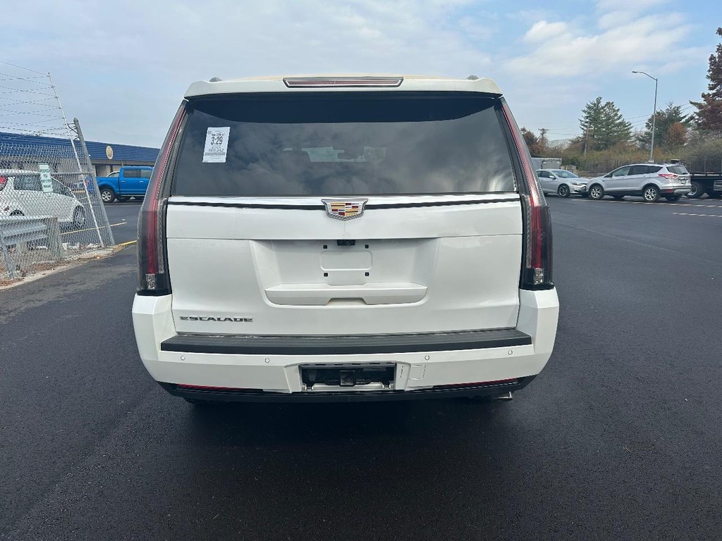 Cadillac Escalade Vehicle Full-screen Gallery Image 05