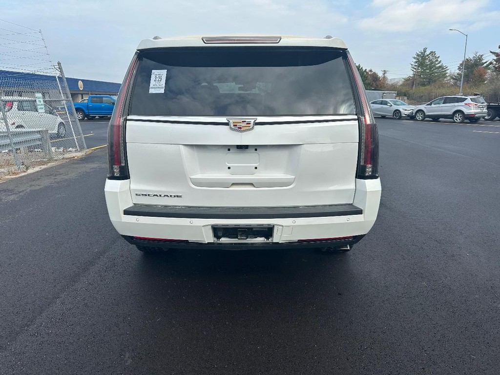 Cadillac Escalade Vehicle Full-screen Gallery Image 06