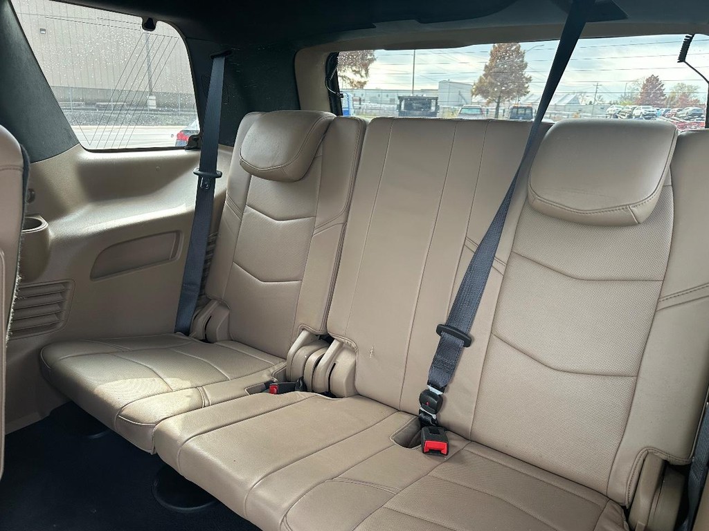 Cadillac Escalade Vehicle Full-screen Gallery Image 10