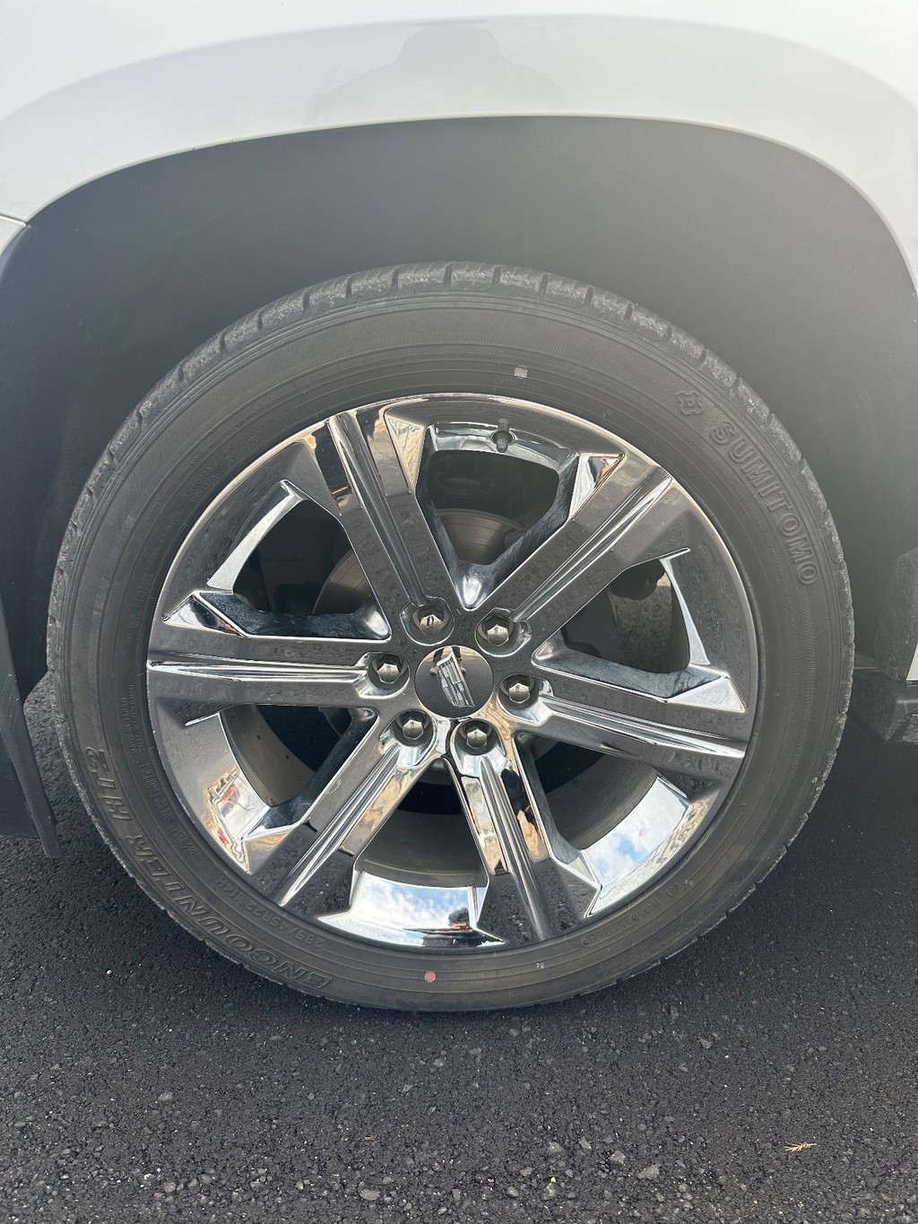 Cadillac Escalade Vehicle Full-screen Gallery Image 12