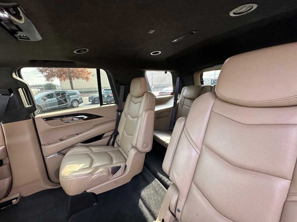 Cadillac Escalade Vehicle Full-screen Gallery Image 13