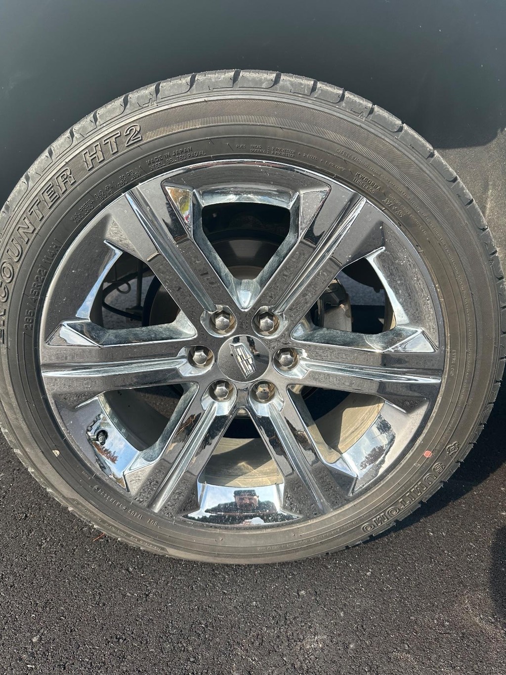 Cadillac Escalade Vehicle Full-screen Gallery Image 18