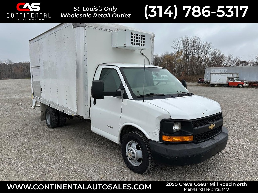 Chevrolet Express Commercial Cutaway Vehicle Full-screen Gallery Image 01