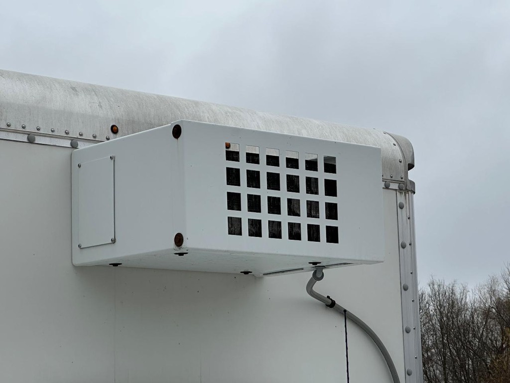 Chevrolet Express Commercial Cutaway Vehicle Full-screen Gallery Image 03