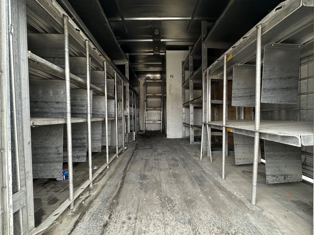 Chevrolet Express Commercial Cutaway Vehicle Full-screen Gallery Image 04