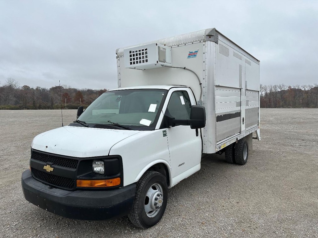 Chevrolet Express Commercial Cutaway Vehicle Full-screen Gallery Image 08