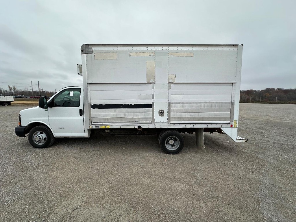 Chevrolet Express Commercial Cutaway Vehicle Full-screen Gallery Image 09