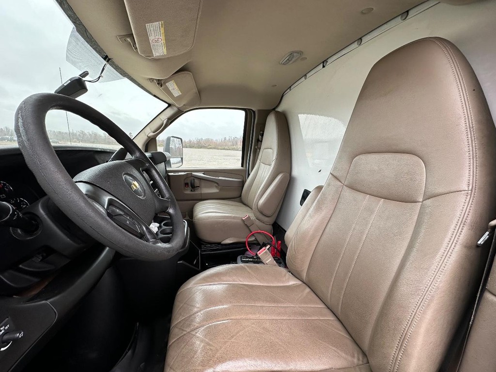 Chevrolet Express Commercial Cutaway Vehicle Full-screen Gallery Image 13