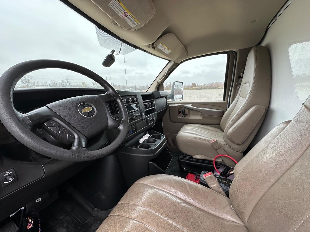 Chevrolet Express Commercial Cutaway Vehicle Full-screen Gallery Image 14