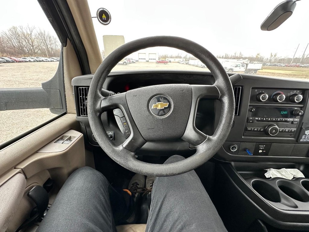 Chevrolet Express Commercial Cutaway Vehicle Full-screen Gallery Image 16