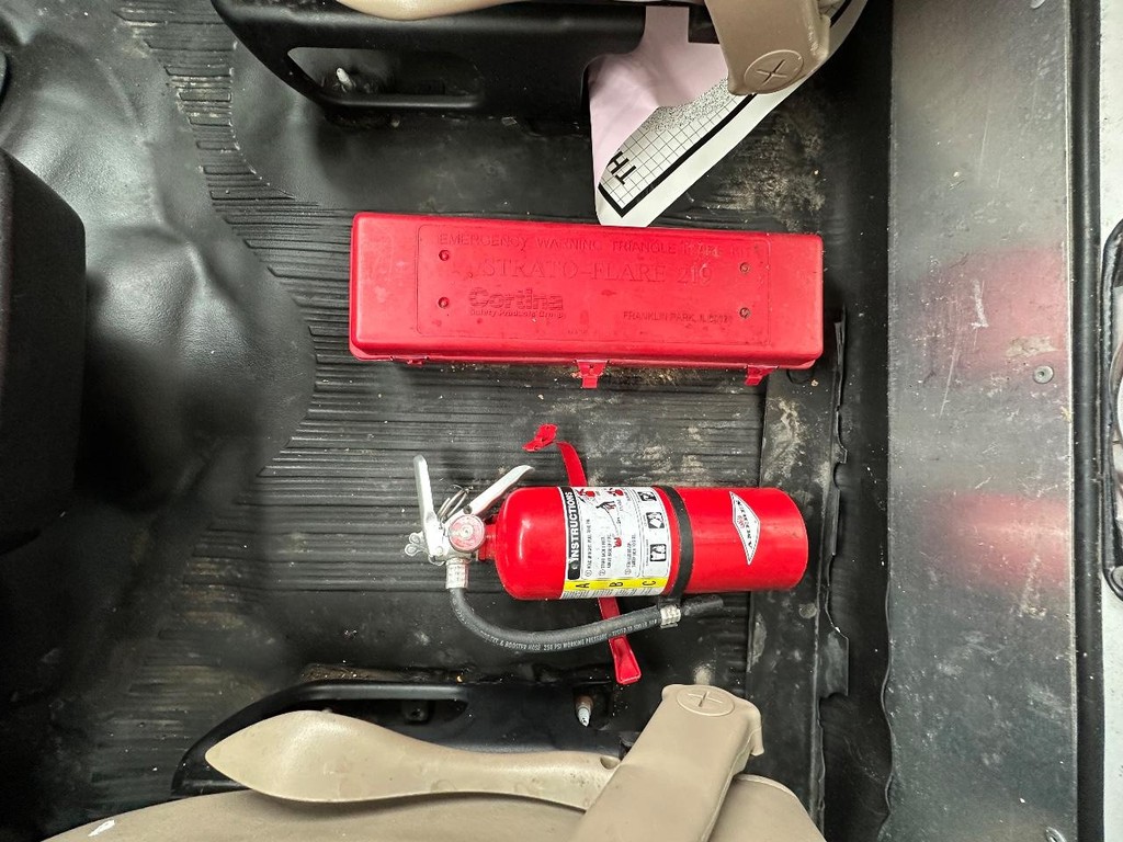 Chevrolet Express Commercial Cutaway Vehicle Full-screen Gallery Image 18