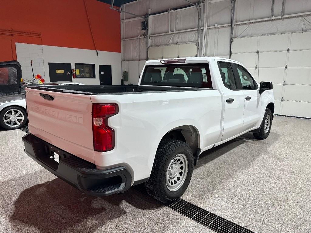 Chevrolet Silverado 1500 Vehicle Full-screen Gallery Image 05