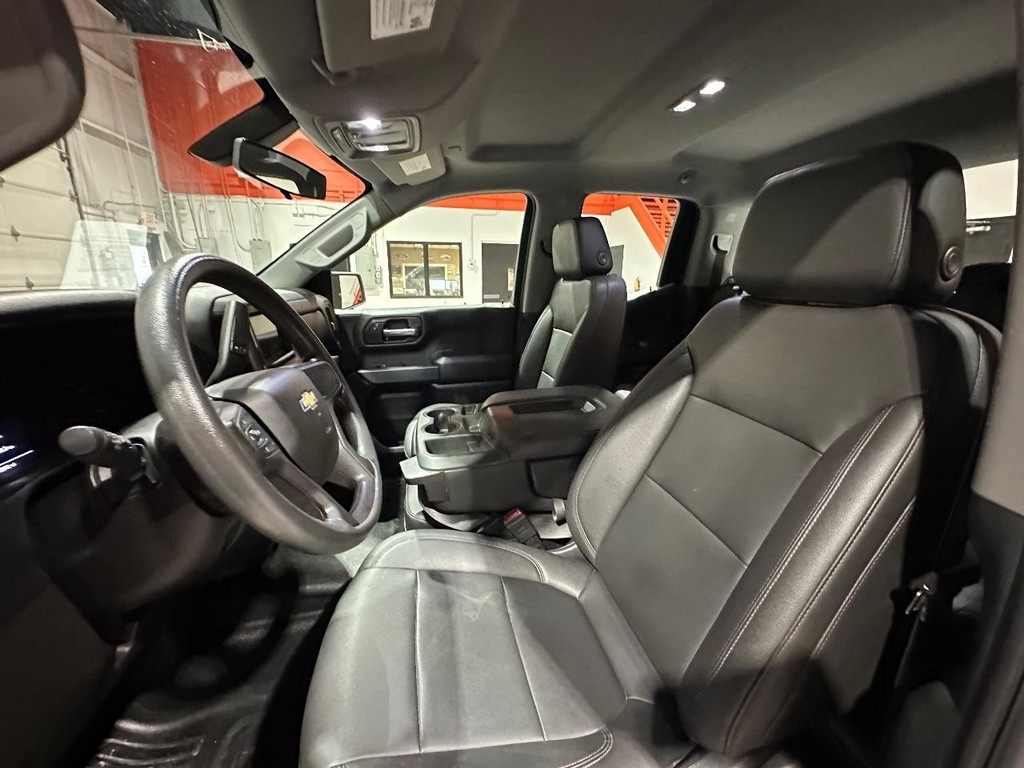 Chevrolet Silverado 1500 Vehicle Full-screen Gallery Image 12