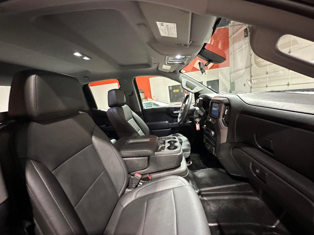 Chevrolet Silverado 1500 Vehicle Full-screen Gallery Image 15