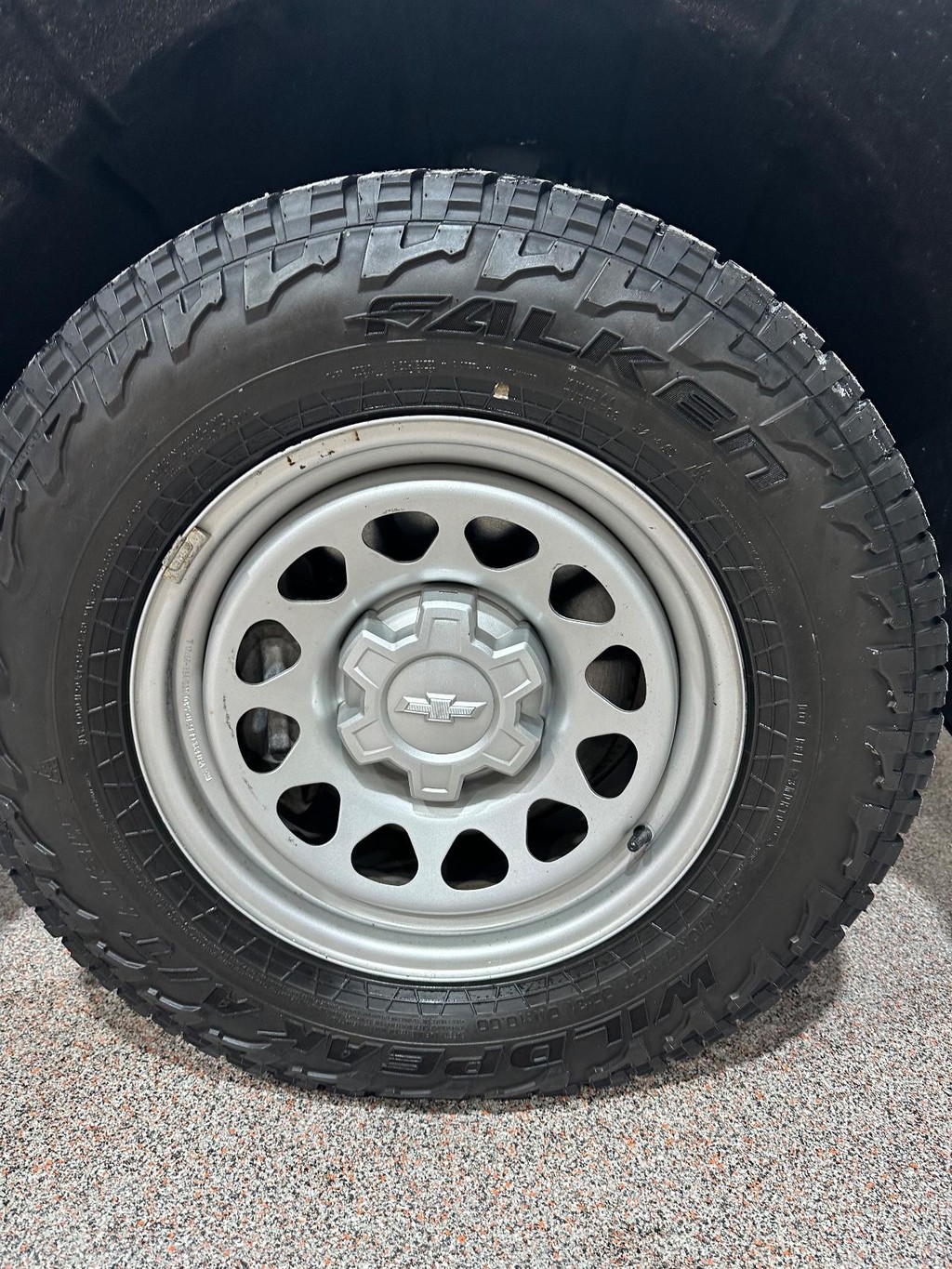 Chevrolet Silverado 1500 Vehicle Full-screen Gallery Image 16