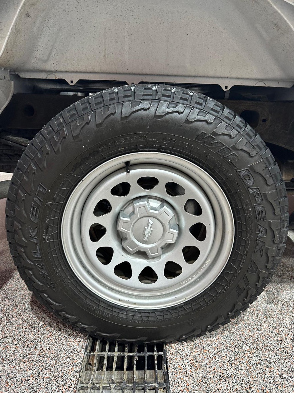 Chevrolet Silverado 1500 Vehicle Full-screen Gallery Image 17