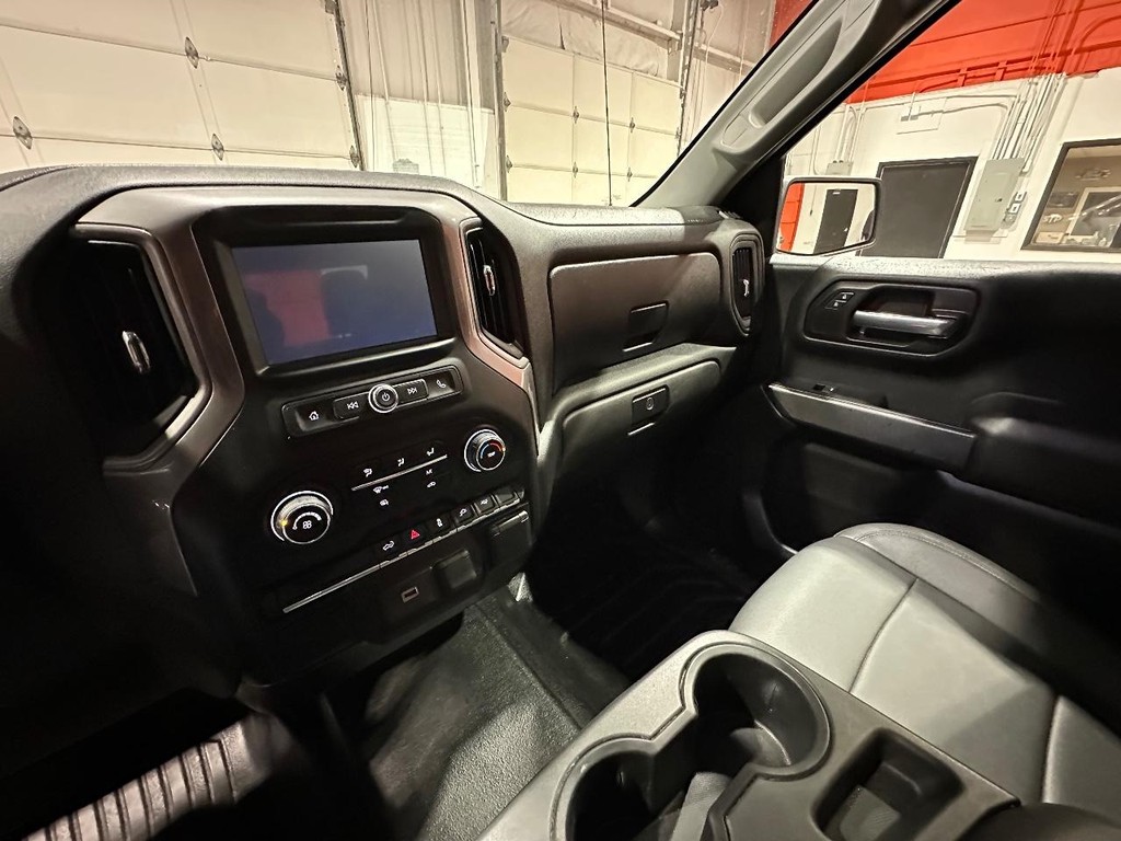 Chevrolet Silverado 1500 Vehicle Full-screen Gallery Image 18