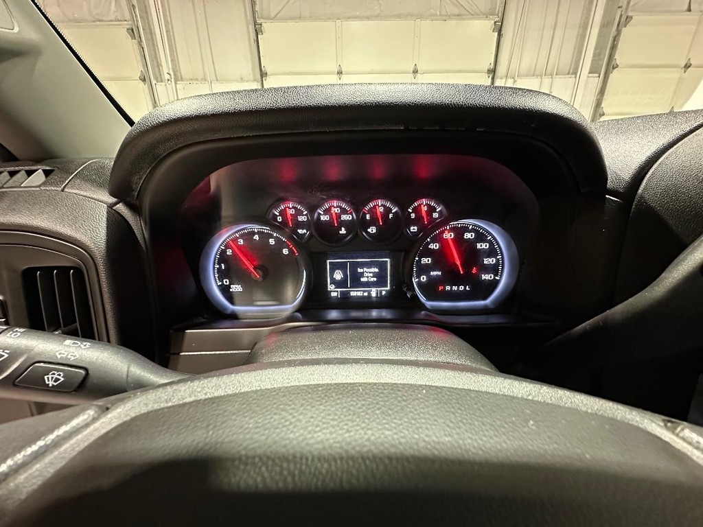 Chevrolet Silverado 1500 Vehicle Full-screen Gallery Image 21