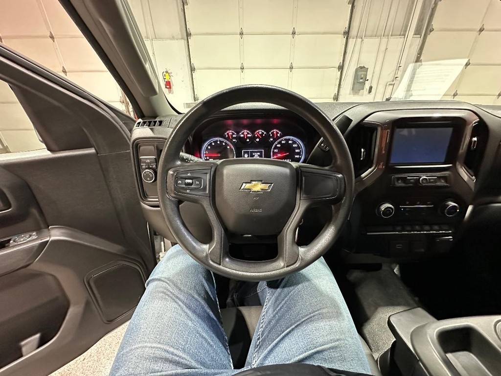 Chevrolet Silverado 1500 Vehicle Full-screen Gallery Image 23