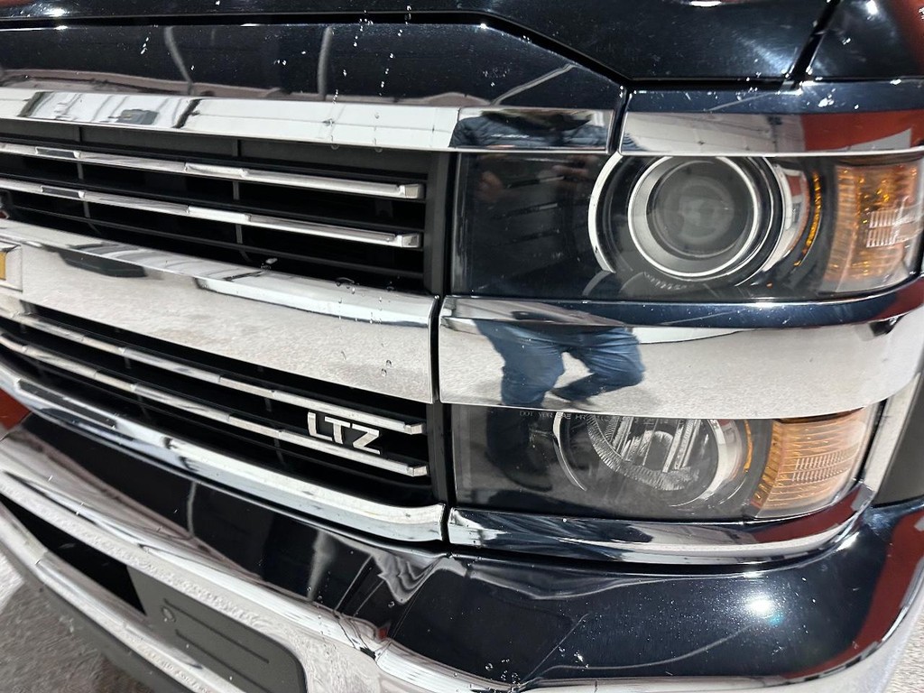 Chevrolet Silverado 2500HD Vehicle Full-screen Gallery Image 07