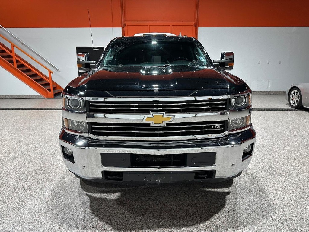 Chevrolet Silverado 2500HD Vehicle Full-screen Gallery Image 08