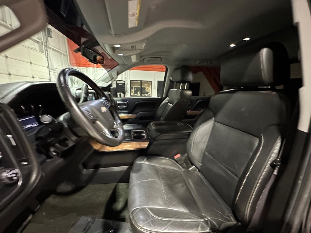 Chevrolet Silverado 2500HD Vehicle Full-screen Gallery Image 13