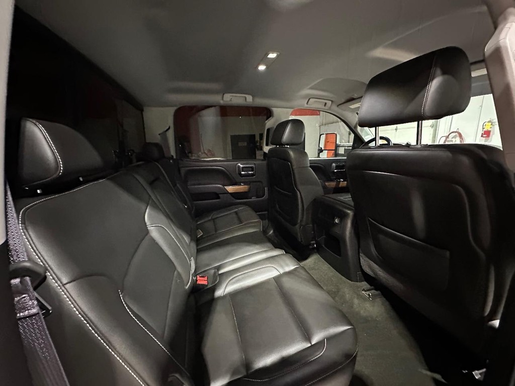 Chevrolet Silverado 2500HD Vehicle Full-screen Gallery Image 19