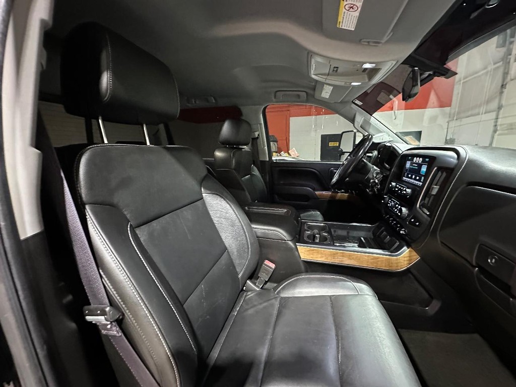 Chevrolet Silverado 2500HD Vehicle Full-screen Gallery Image 20