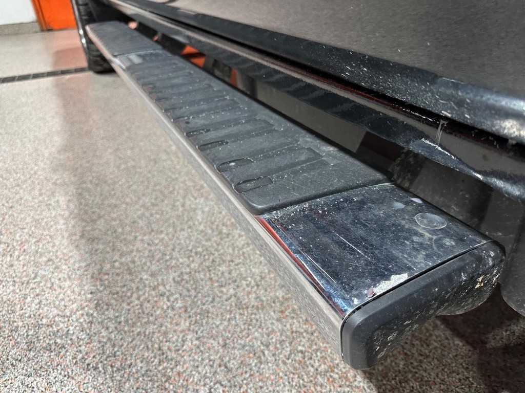 Chevrolet Silverado 2500HD Vehicle Full-screen Gallery Image 21