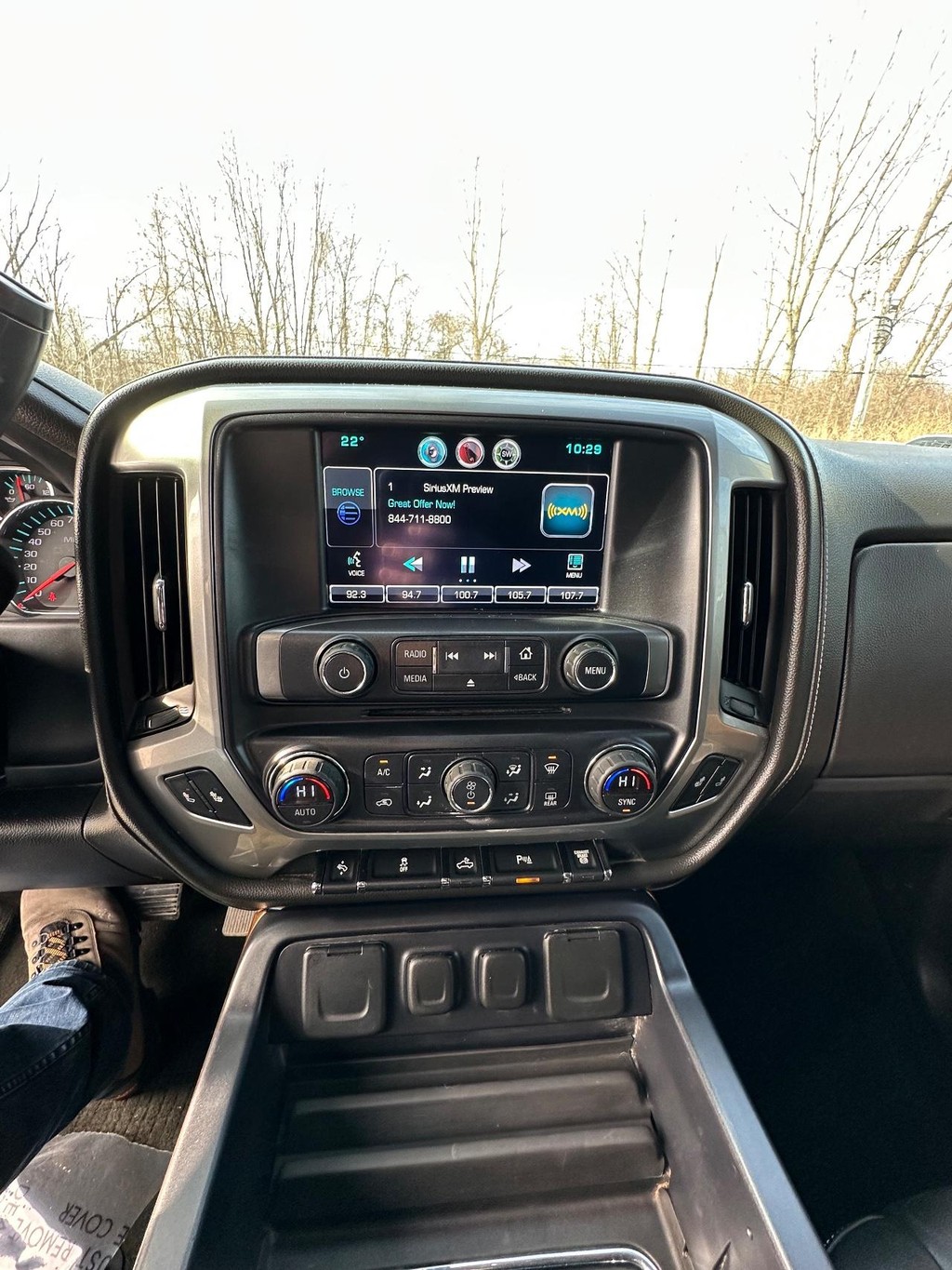 Chevrolet Silverado 2500HD Vehicle Full-screen Gallery Image 22