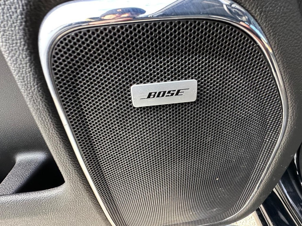 Chevrolet Silverado 2500HD Vehicle Full-screen Gallery Image 23