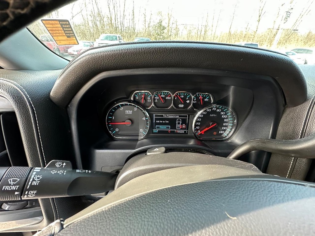 Chevrolet Silverado 2500HD Vehicle Full-screen Gallery Image 25