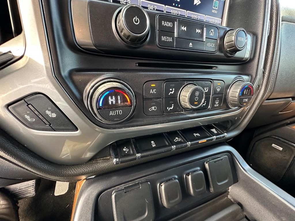 Chevrolet Silverado 2500HD Vehicle Full-screen Gallery Image 27