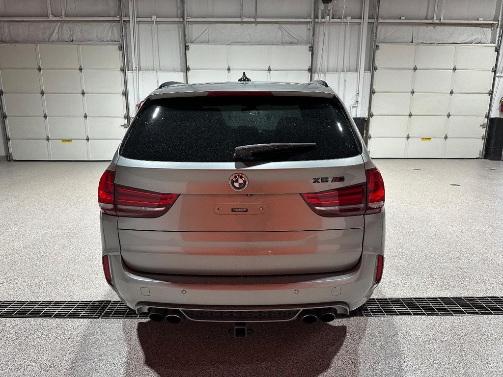 BMW X5 M Vehicle Full-screen Gallery Image 04