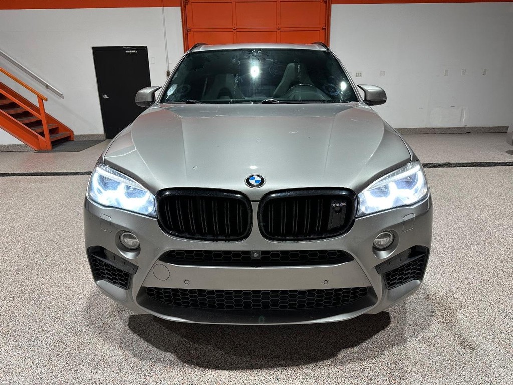 BMW X5 M Vehicle Full-screen Gallery Image 06