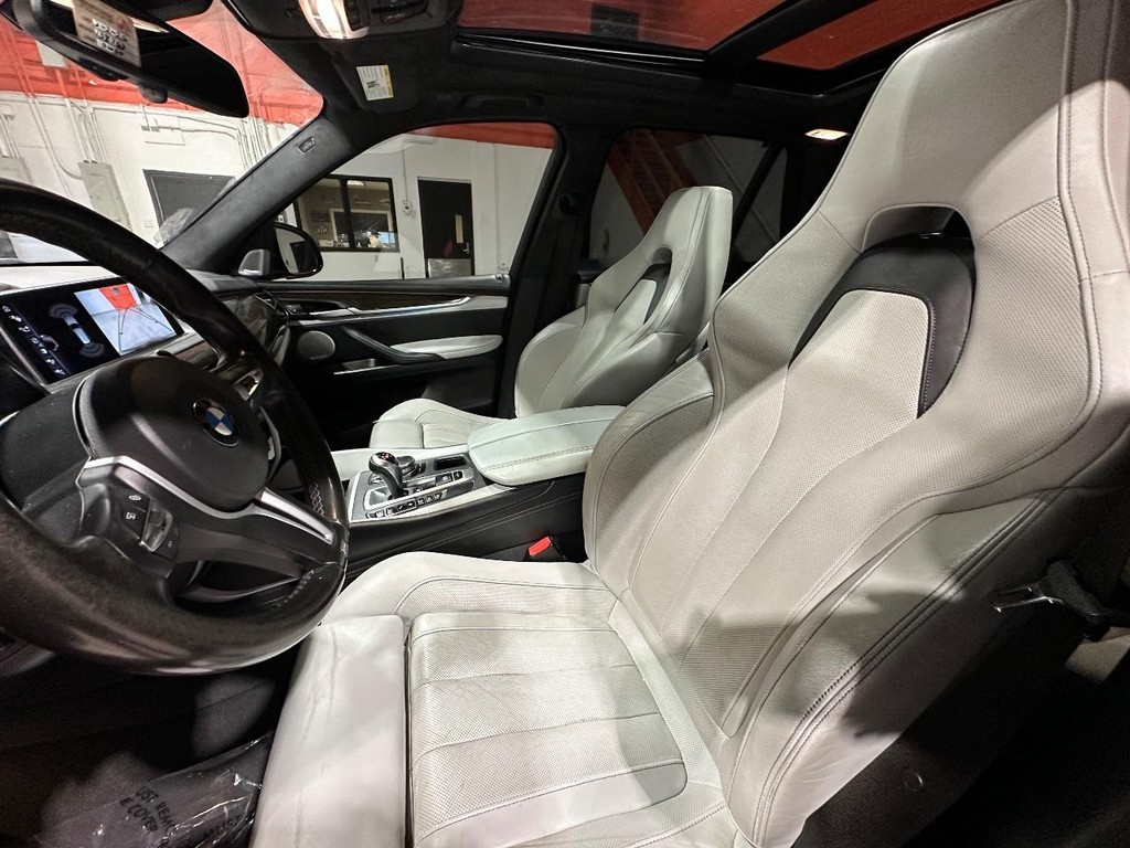 BMW X5 M Vehicle Full-screen Gallery Image 09