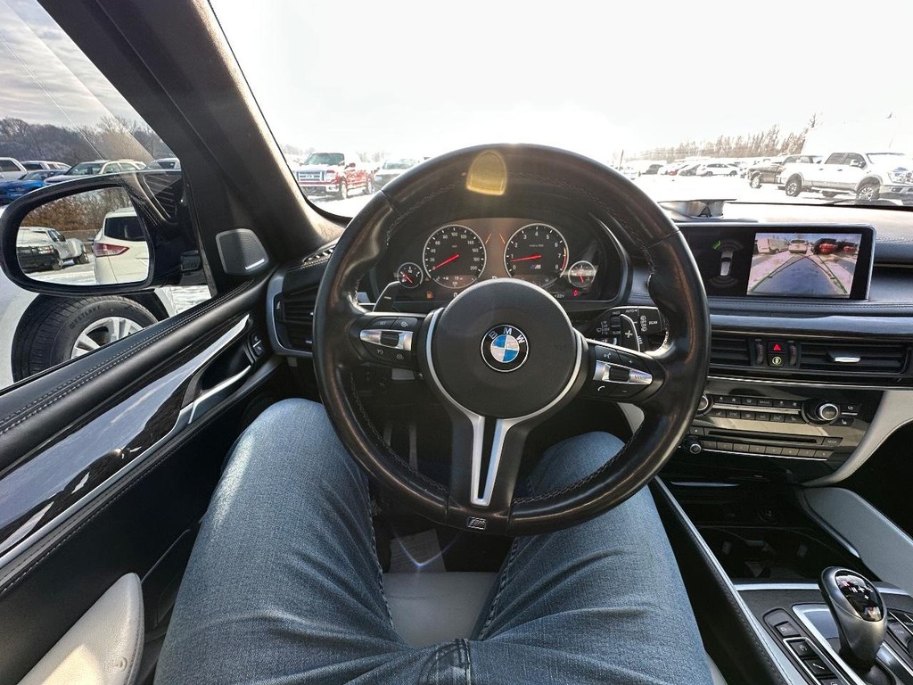 BMW X5 M Vehicle Full-screen Gallery Image 19