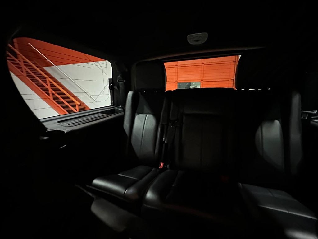 Ford Expedition Vehicle Full-screen Gallery Image 11