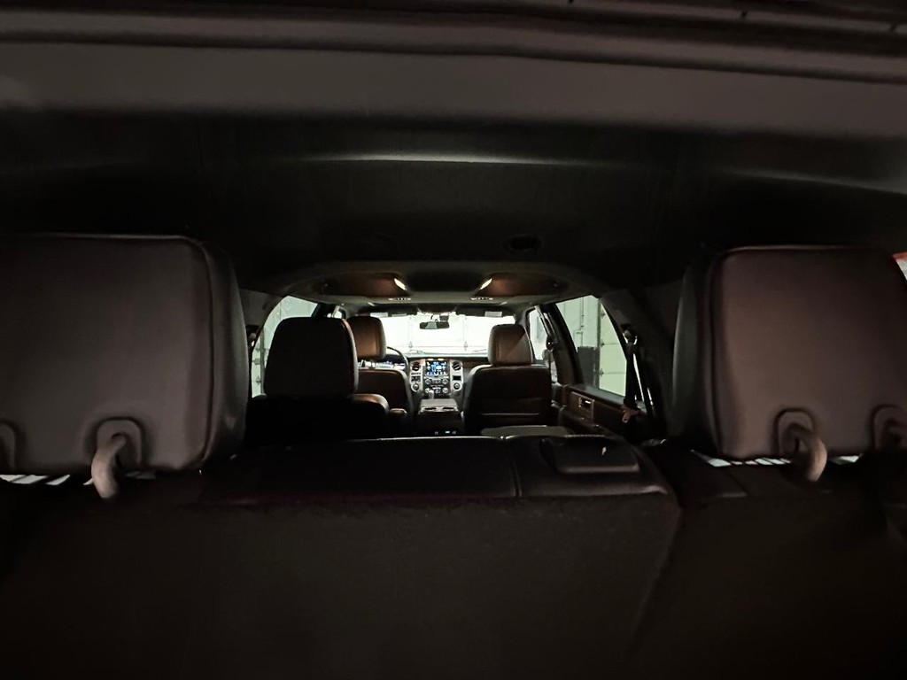 Ford Expedition Vehicle Full-screen Gallery Image 15