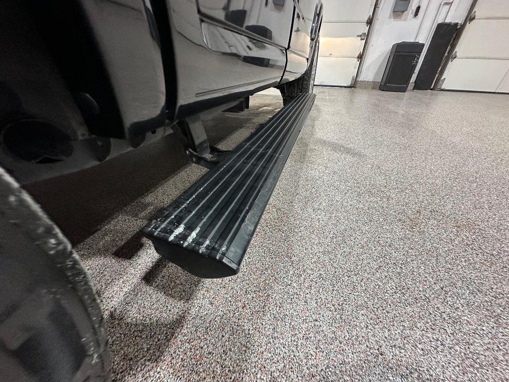 Ford Expedition Vehicle Full-screen Gallery Image 16