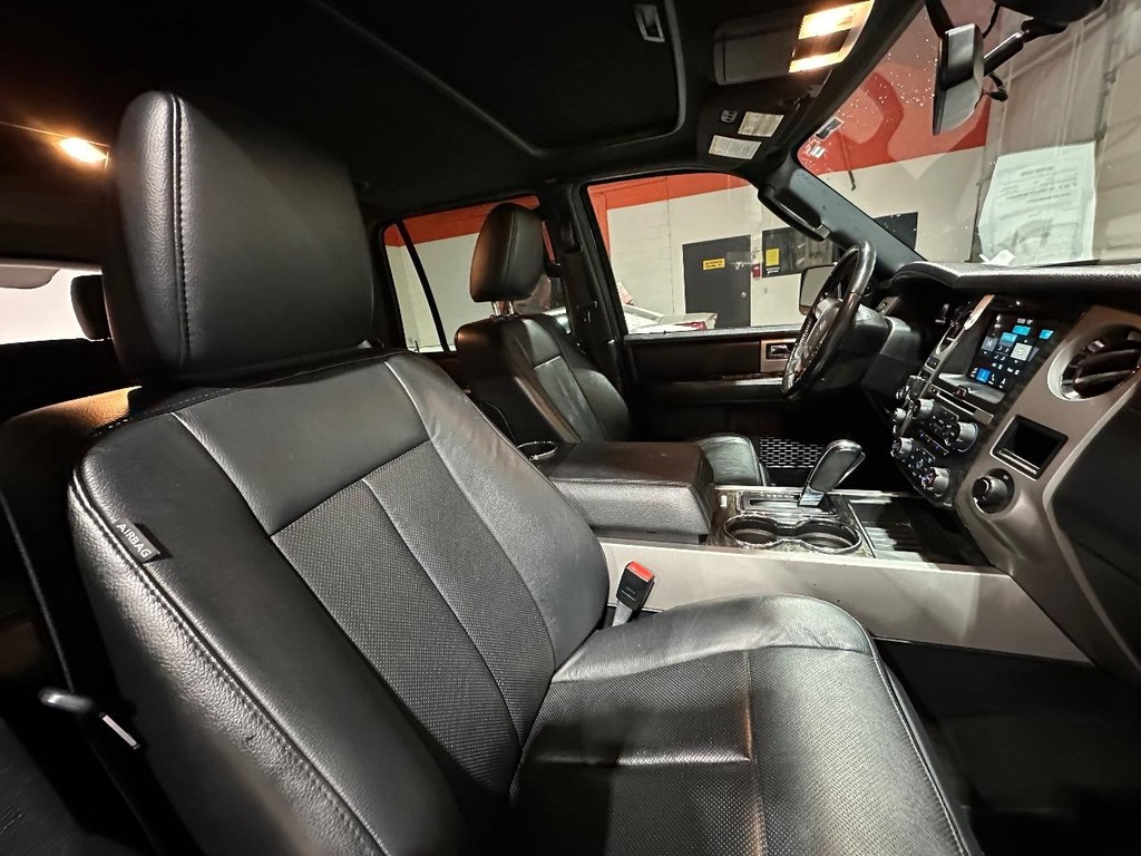 Ford Expedition Vehicle Full-screen Gallery Image 17