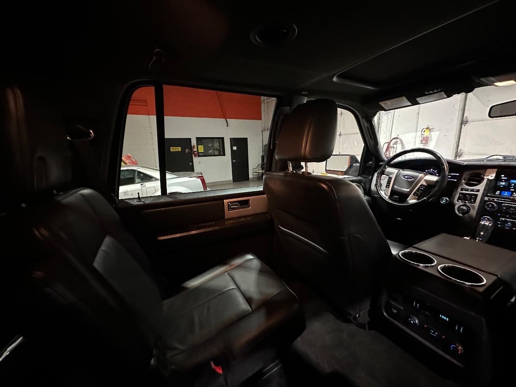 Ford Expedition Vehicle Full-screen Gallery Image 18