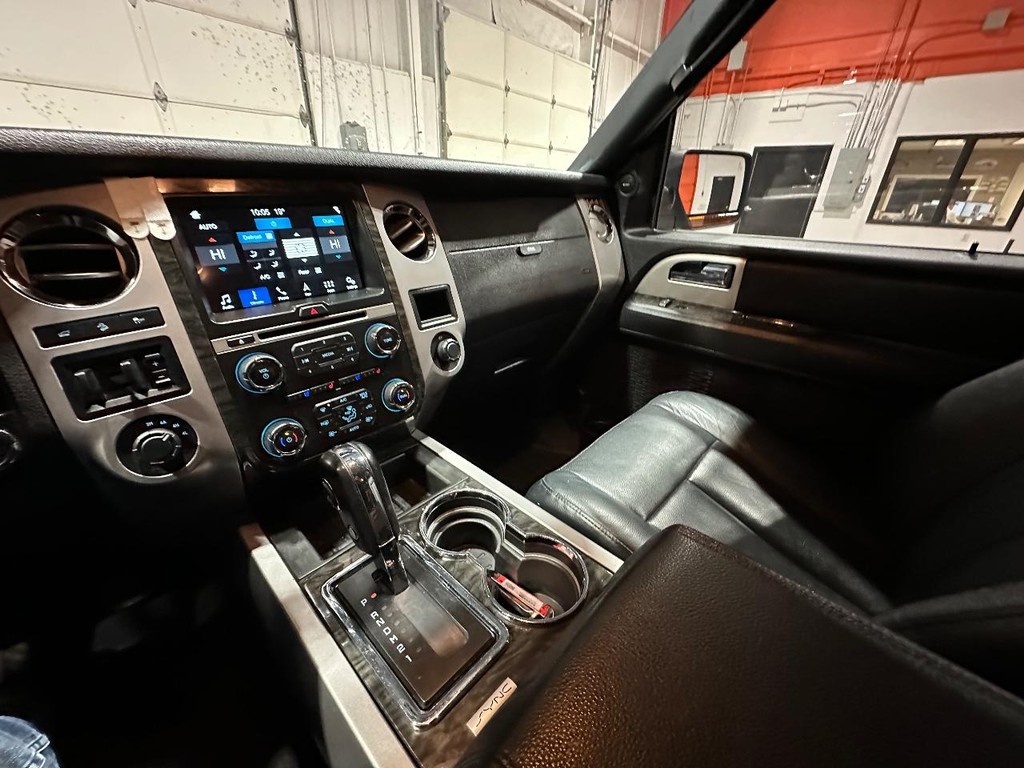 Ford Expedition Vehicle Full-screen Gallery Image 21