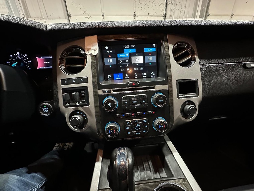 Ford Expedition Vehicle Full-screen Gallery Image 22