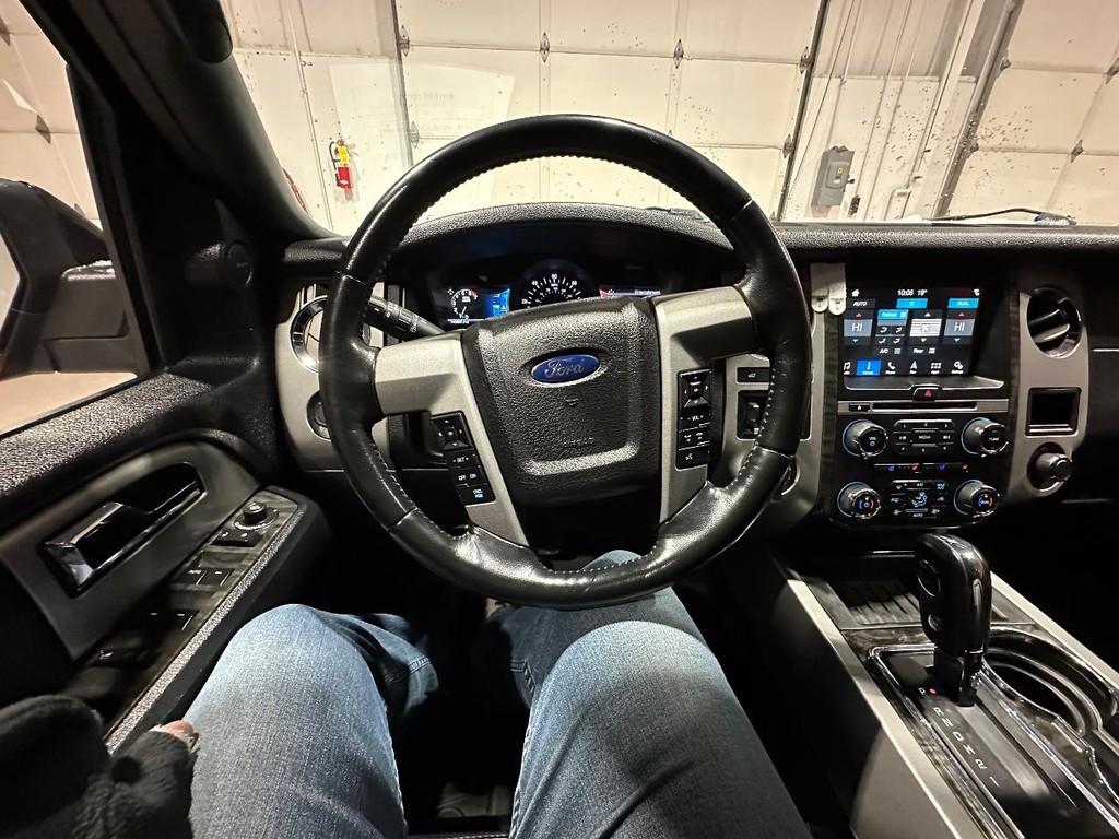 Ford Expedition Vehicle Full-screen Gallery Image 25